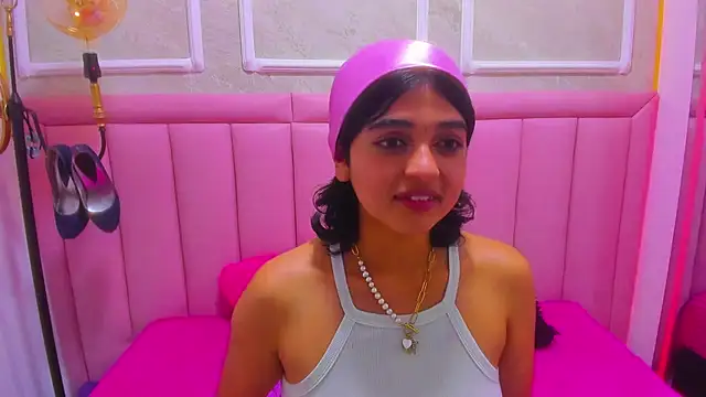 Snapshot of velvet_girll chatting on July 10, 3:00 am velvet girll online show from July 10, 3:00 am