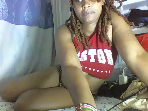 Snapshot of juicy_naughty chatting on July 17, 7:37 am juicy naughty online show from July 17, 7:37 am