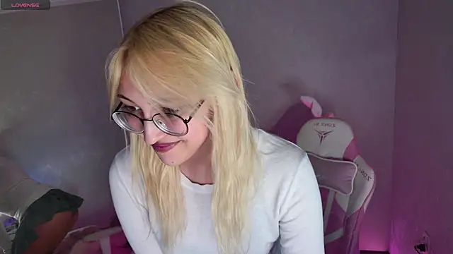 Snapshot of Marry_Sharps chatting on May 30, 10:18 pm Marry Sharps online show from May 30, 10:18 pm
