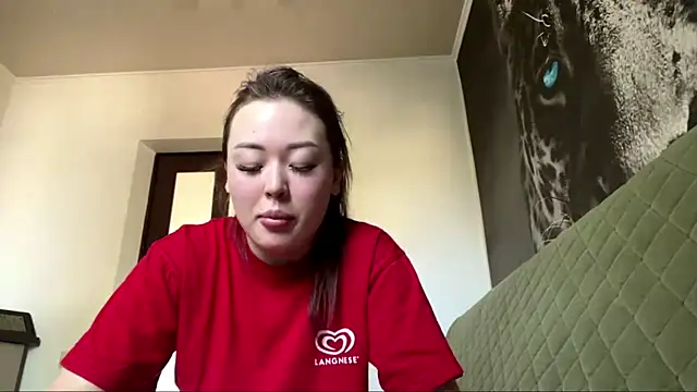 Snapshot of ChelsieThuman chatting on June 19, 3:11 am ChelsieThuman online show from June 19, 3:11 am