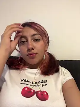 Snapshot of Emma_Cut chatting on May 29, 8:07 pm Emma Cut online show from May 29, 8:07 pm