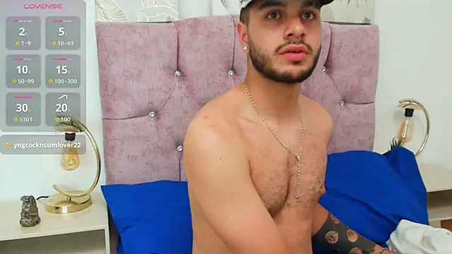 Snapshot of Amadeo_Wild_ chatting on August 3, 7:39 pm Amadeo Wild online show from August 3, 7:39 pm