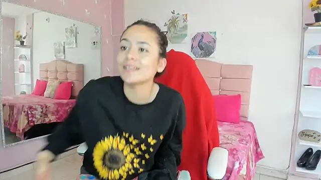 ivyyemerald  online show from July 8, 1:59 pm