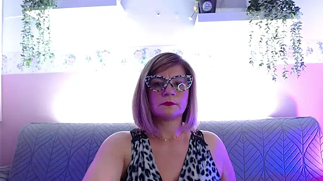 Snapshot of Samantha_Brm chatting on May 25, 8:26 pm Samantha Brm online show from May 25, 8:26 pm