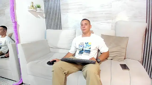 Snapshot of dylan_viper chatting on May 28, 3:04 am dylan viper online show from May 28, 3:04 am