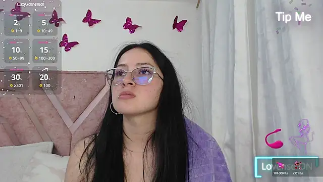 Snapshot of Angel-Hott_ chatting on May 26, 3:24 am Angel-Hott online show from May 26, 3:24 am