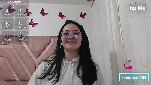 Snapshot of Angel-Hott_ chatting on May 27, 4:20 am Angel-Hott online show from May 27, 4:20 am