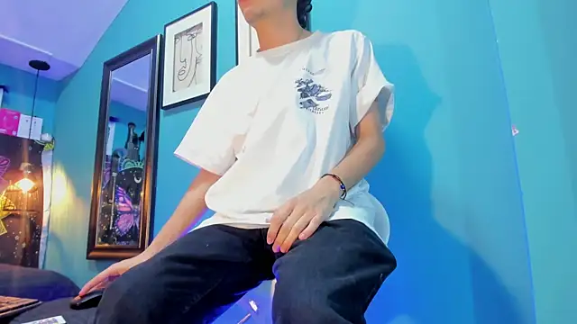 Snapshot of kevinn_bluee chatting on May 27, 1:57 am kevinn bluee online show from May 27, 1:57 am