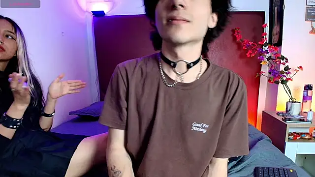 Snapshot of Chlloe_Fox chatting on May 26, 9:22 pm Chlloe Fox online show from May 26, 9:22 pm