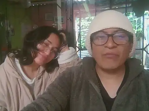 Snapshot of Carla_and_Ivan chatting on June 9, 7:58 pm Carla and Ivan online show from June 9, 7:58 pm