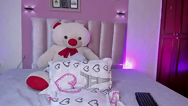 Snapshot of ORIANNA_21 chatting on July 14, 6:24 pm ORIANNA 21 online show from July 14, 6:24 pm