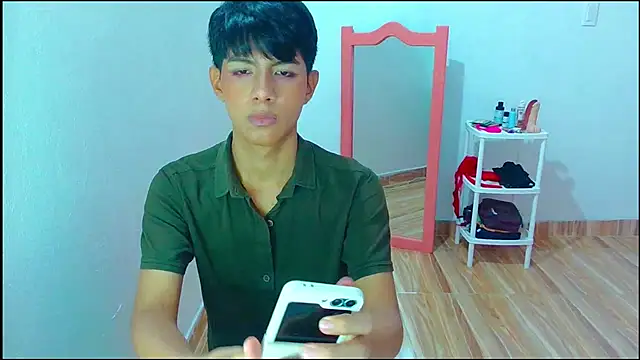 Snapshot of phuwin_bj chatting on May 26, 5:47 am phuwin bj online show from May 26, 5:47 am