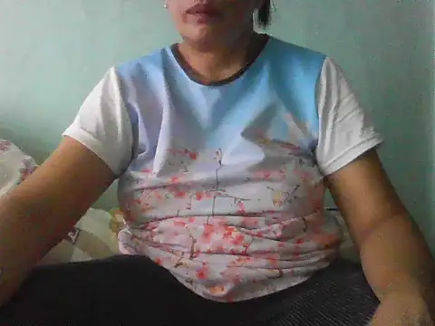 momshe2026 online show from July 3, 8:43 am