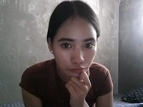 Snapshot of young_sophieee chatting on May 26, 3:02 am young sophieee online show from May 26, 3:02 am