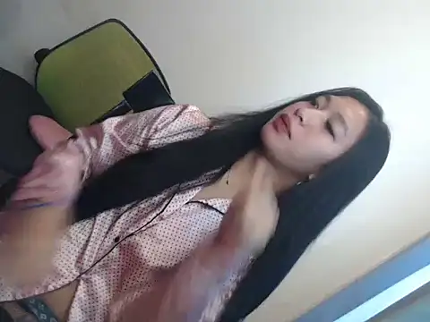 Snapshot of goddess_ashanti chatting on June 18, 1:39 am goddess ashanti online show from June 18, 1:39 am