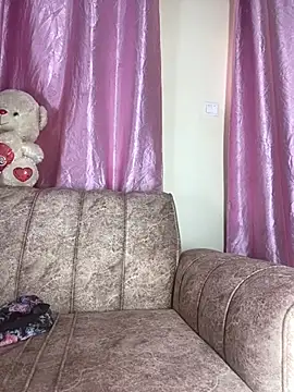 Snapshot of Sweet_Linah1 chatting on May 21, 12:01 pm Sweet Linah1 online show from May 21, 12:01 pm