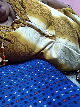Snapshot of geetha431 chatting on July 1, 5:23 pm geetha431 online show from July 1, 5:23 pm