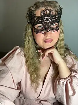 Snapshot of MarieHeartt chatting on May 31, 7:15 pm MarieHeartt online show from May 31, 7:15 pm