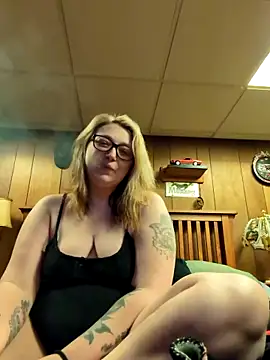 Snapshot of alecstacy chatting on May 22, 1:57 am alecstacy online show from May 22, 1:57 am