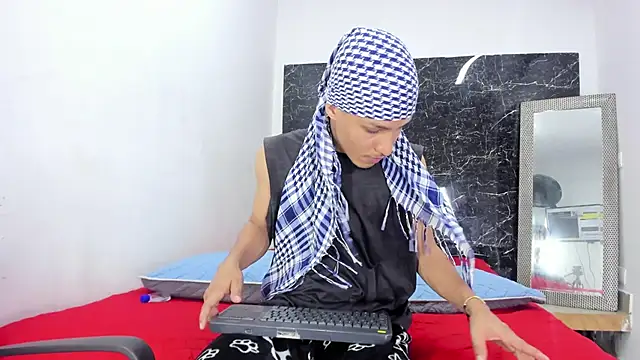 Snapshot of Camilo_Contreras chatting on May 26, 7:32 pm Camilo Contreras online show from May 26, 7:32 pm