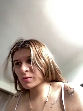 Snapshot of alison_parkerrr26 chatting on May 22, 4:56 pm alison parkerrr26 online show from May 22, 4:56 pm