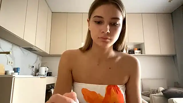 LavetaKempster online show from May 31, 7:04 am