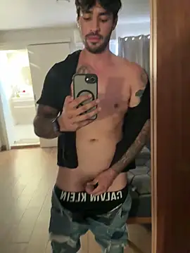 Snapshot of Antonello1223 chatting on May 28, 12:35 pm Antonello1223 online show from May 28, 12:35 pm