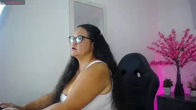 Snapshot of Annie_Carterr_ chatting on May 27, 12:57 pm Annie Carterr online show from May 27, 12:57 pm
