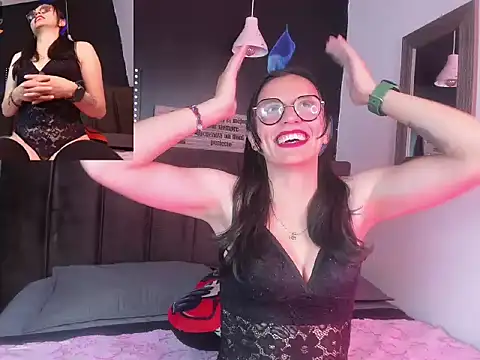 Snapshot of Afroditta_Rosse chatting on June 9, 8:09 pm Afroditta Rosse online show from June 9, 8:09 pm