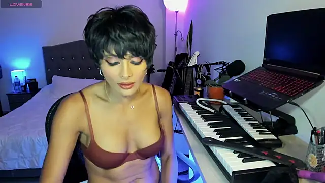 Candelaria0000 online show from June 5, 12:39 am