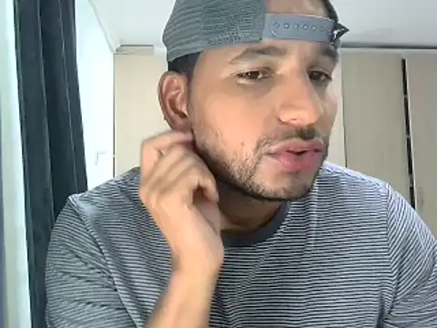 Snapshot of Bruno_vip chatting on June 2, 12:01 am Bruno vip online show from June 2, 12:01 am