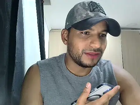 Snapshot of Bruno_vip chatting on June 5, 12:39 am Bruno vip online show from June 5, 12:39 am