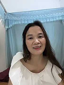 Snapshot of Lye_lovely chatting on June 2, 12:40 pm Lye lovely online show from June 2, 12:40 pm