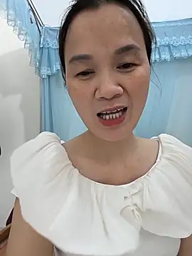 Snapshot of Lye_lovely chatting on June 11, 2:48 pm Lye lovely online show from June 11, 2:48 pm