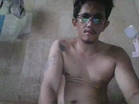 Snapshot of MikeSweet2026 chatting on May 28, 3:48 am MikeSweet2026 online show from May 28, 3:48 am