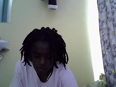 Snapshot of Pretty_Liz255 chatting on June 8, 1:33 pm Pretty Liz255 online show from June 8, 1:33 pm