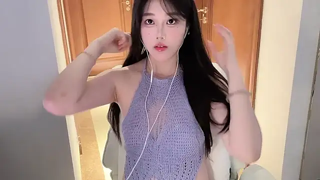 Snapshot of April_UU chatting on May 25, 1:22 am April UU online show from May 25, 1:22 am