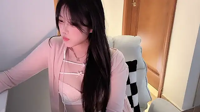 Snapshot of April_UU chatting on May 27, 1:57 am April UU online show from May 27, 1:57 am
