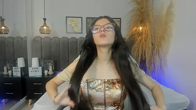 amber hill   online show from May 28, 12:13 pm