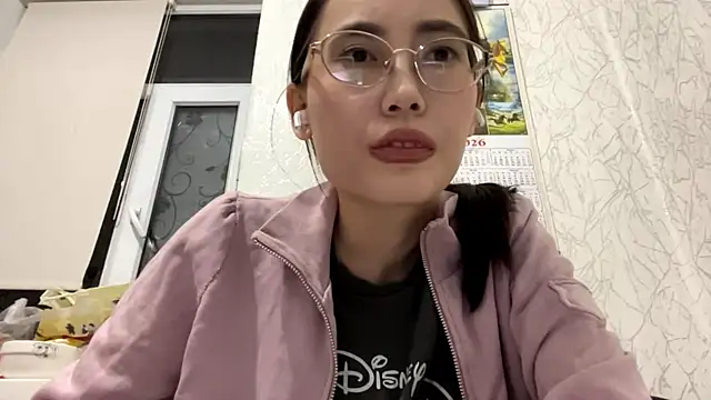 Snapshot of VickieTrudo chatting on June 1, 8:10 pm VickieTrudo online show from June 1, 8:10 pm