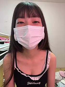Snapshot of macaron_dayon chatting on August 3, 11:52 pm macaron dayon online show from August 3, 11:52 pm