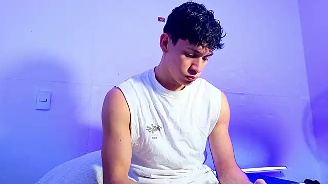 Snapshot of Luke_Muscle chatting on May 24, 2:11 pm Luke Muscle online show from May 24, 2:11 pm