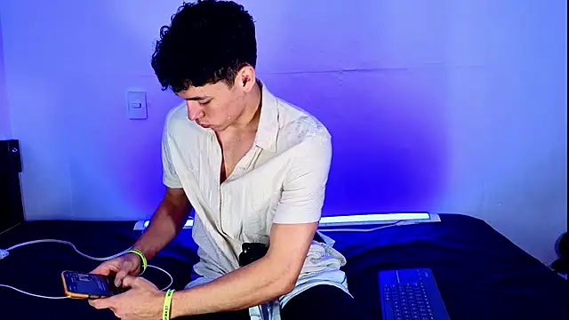 Snapshot of Luke_Muscle chatting on May 26, 12:34 pm Luke Muscle online show from May 26, 12:34 pm