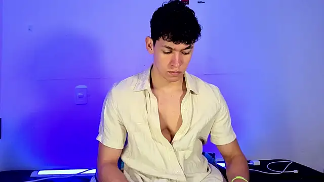 Snapshot of Luke_Muscle chatting on May 29, 12:58 pm Luke Muscle online show from May 29, 12:58 pm