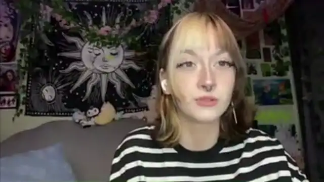 YourFavoriteAltgirl online show from May 26, 10:28 pm
