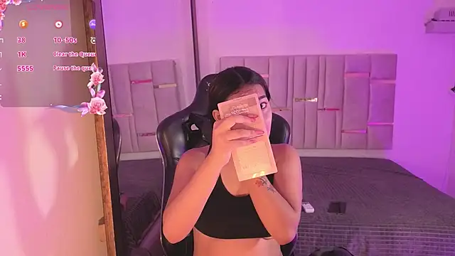 Mikaela-Banes online show from August 4, 11:57 am