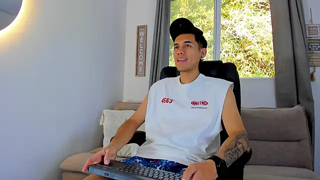 NickCopeer  online show from July 11, 1:25 pm