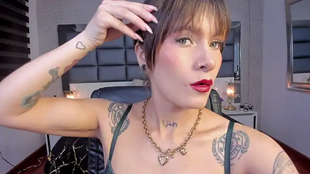 Snapshot of Mrs_Regina_clk chatting on July 10, 3:44 am Mrs Regina clk online show from July 10, 3:44 am