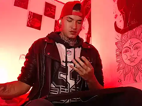 Snapshot of AlecBanne_ chatting on August 4, 9:06 pm AlecBanne online show from August 4, 9:06 pm