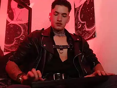 Snapshot of AlecBanne_ chatting on August 6, 9:06 pm AlecBanne online show from August 6, 9:06 pm